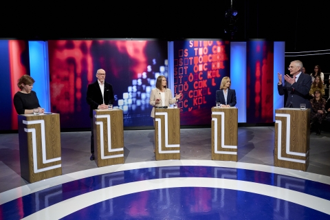 v.l.n.r.: Ingrid Brodnig (Expertin für gesell. Auswirkungen der Digitalisierung&Debattenkultur), Siegfried Meryn (Leiter „Bewusst gesund“-Initiative), Barbara Stöckl, Barbara Haid (ÖBVP-Präsidentin), Franz Allerberger (ehemaliger AGES-Chef-Infektiologe) v.l.n.r.: Ingrid Brodnig (Expertin für gesell. Auswirkungen der Digitalisierung&Debattenkultur), Siegfried Meryn (Leiter „Bewusst gesund“-Initiative), Barbara Stöckl, Barbara Haid (ÖBVP-Präsidentin), Franz Allerberger (ehemaliger AGES-Chef-Infektiologe)