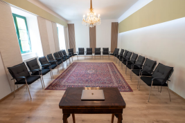 Seminarraum mit Sesseln