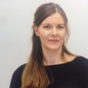 Portraitfoto Mag.a Dr.in Elisabeth Debazi