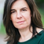 Portraitfoto Mag.a Julia Kux, MSc