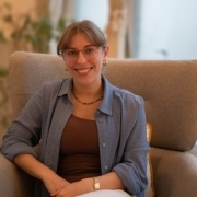 Portraitfoto Anna-Maria Kyrer, BA