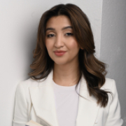 Portraitfoto Nodira Jirousek, BA.pth.