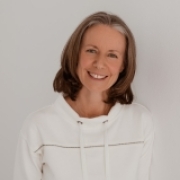 Portraitfoto Mag.a Elisabeth Henfling