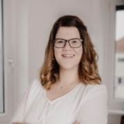 Portraitfoto Anna Hüthmayr, BA pth.