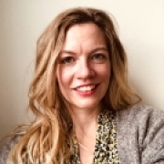 Portraitfoto Mag.a Dr.in Julia Reischl