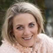 Portraitfoto Dipl.-Oec.in Julia Hillbrand