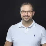 Portraitfoto Stefan Haderer