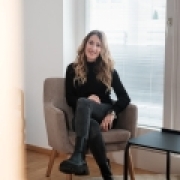 Portraitfoto Laura Mayrhofer