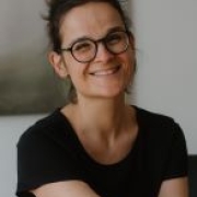 Portraitfoto Mag.a (FH) Alessandra Müller