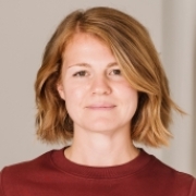 Portraitfoto Mag.a Nadia Enzelsberger, MA