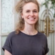 Portraitfoto Mag.a Teresa Schwaninger