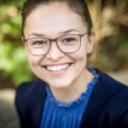 Portraitfoto Mag.a Dr.in Lisa Königsmaier