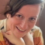 Portraitfoto Dipl.-Päd. Nina Schlüter, M.A.