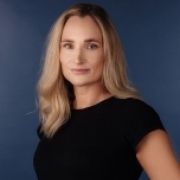 Portraitfoto Mag.a Cornelia Galvan