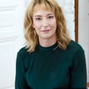 Portraitfoto Mag.a Linda Dunst