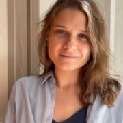 Portraitfoto Carolin Dobes, BA, BA. pth.