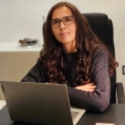 Portraitfoto Mag.a Azra Dulic, BA
