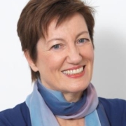 Portraitfoto Mag.a Dr.in Hildegund Mayer-Rönne