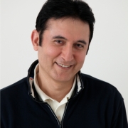 Portraitfoto Mag. Dr. Abbas Tahmasebi