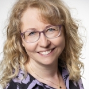 Portraitfoto Mag.a Julia Millonig