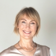 Portraitfoto Mag.a Ulrike Rieseder Al-Dubai
