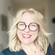 Portraitfoto Irmgard E. Schürer