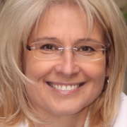 Portraitfoto Mag.a Barbara Jahn-Six