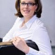 Portraitfoto Mag.a Nicola Oliva