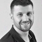 Portraitfoto MMag. Thomas Preßlauer