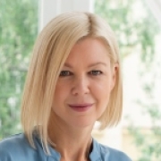 Portraitfoto Mag.a Ursula Knell