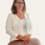 Portraitfoto Dr.in Claudia Lang