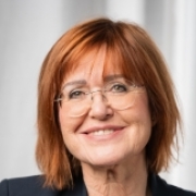 Portraitfoto DSAin Irene Gratzer