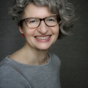 Portraitfoto Mag.a Esther Srebotnik