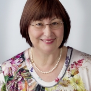 Portraitfoto Mag.a Dr.in Gertrude Zyma