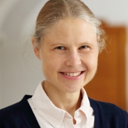 Portraitfoto MMag.a Christine Teresa Hieslmayr