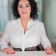 Portraitfoto Petra Burghart-Zündel
