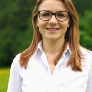 Portraitfoto Mag.a Manuela Pfeffer