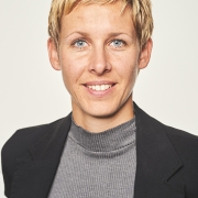 Portraitfoto MMag.a Julia Schindler