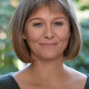 Portraitfoto Mag.a Silvia Mayer