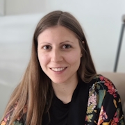 Portraitfoto Mag.a Sarah Kremsner, BA pth.