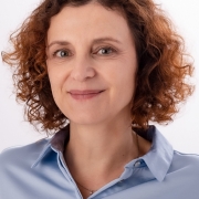 Portraitfoto Mag.a Barbara Bayer