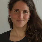 Portraitfoto Dr.in Larissa Ledochowski