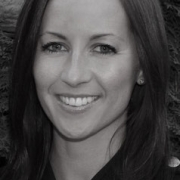 Portraitfoto Mag.a Jacqueline Desalla