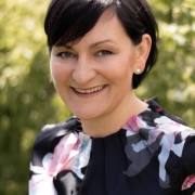 Portraitfoto Mag.a Claudia Barth, MSc, MBA