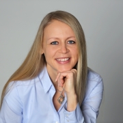 Portraitfoto Mag.a Manuela Slacik