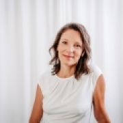 Portraitfoto Mag.a Dr.in Ulrike Olszewski-Leisser, Ph.D.