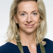 Portraitfoto Mag.a Claudia Bayer