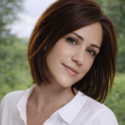 Portraitfoto Julia Ageljic, MSc, MSc