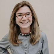 Portraitfoto Mag.a Dr.in Cristina Bacher-Rieger