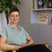 Portraitfoto Karin Gmeiner, BA, MA